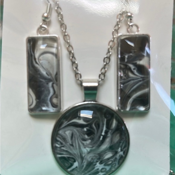 Earring / Necklace set - Picture 1 of 2